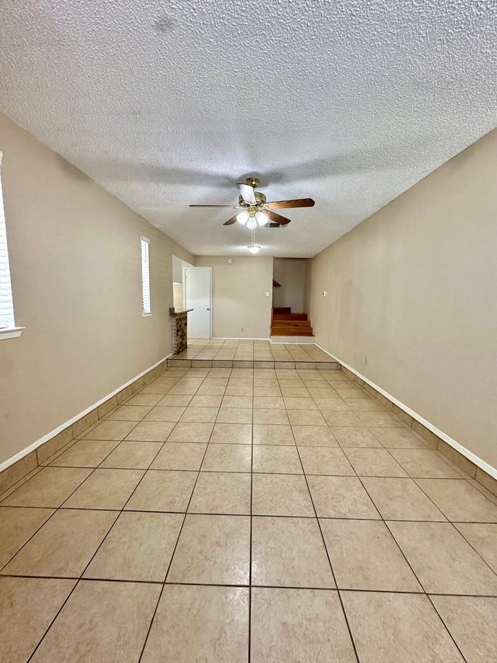 1042 Glenna St - Photo 6 of 23