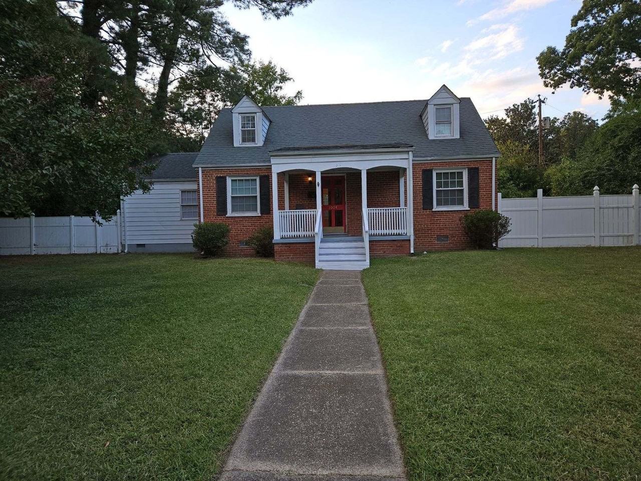 1004 Willow Lawn Dr - Photo 2 of 16