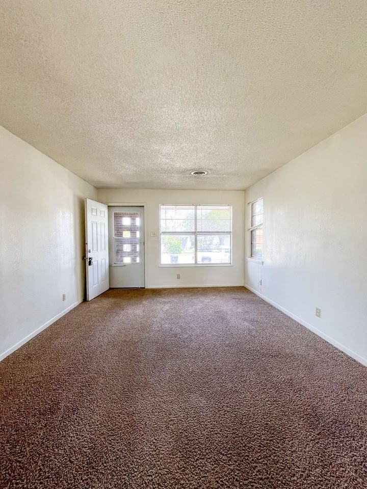 1311 Gardenia Ave - Photo 3 of 28