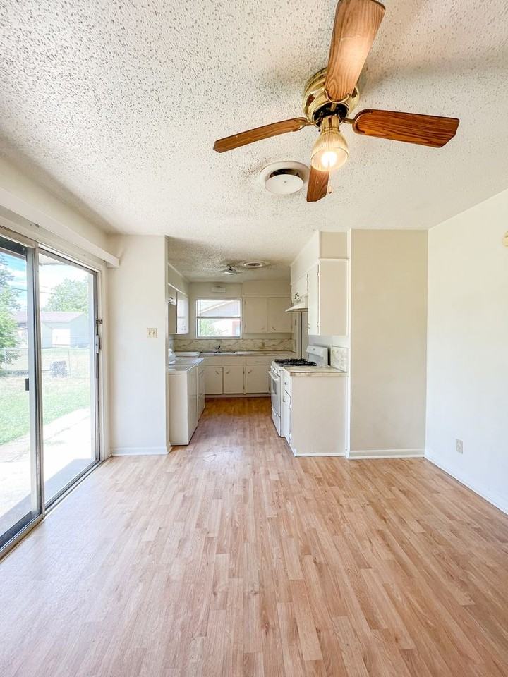 1311 Gardenia Ave - Photo 5 of 28