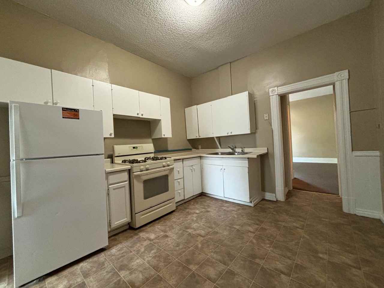 783 6th St East - Photo 7 of 40