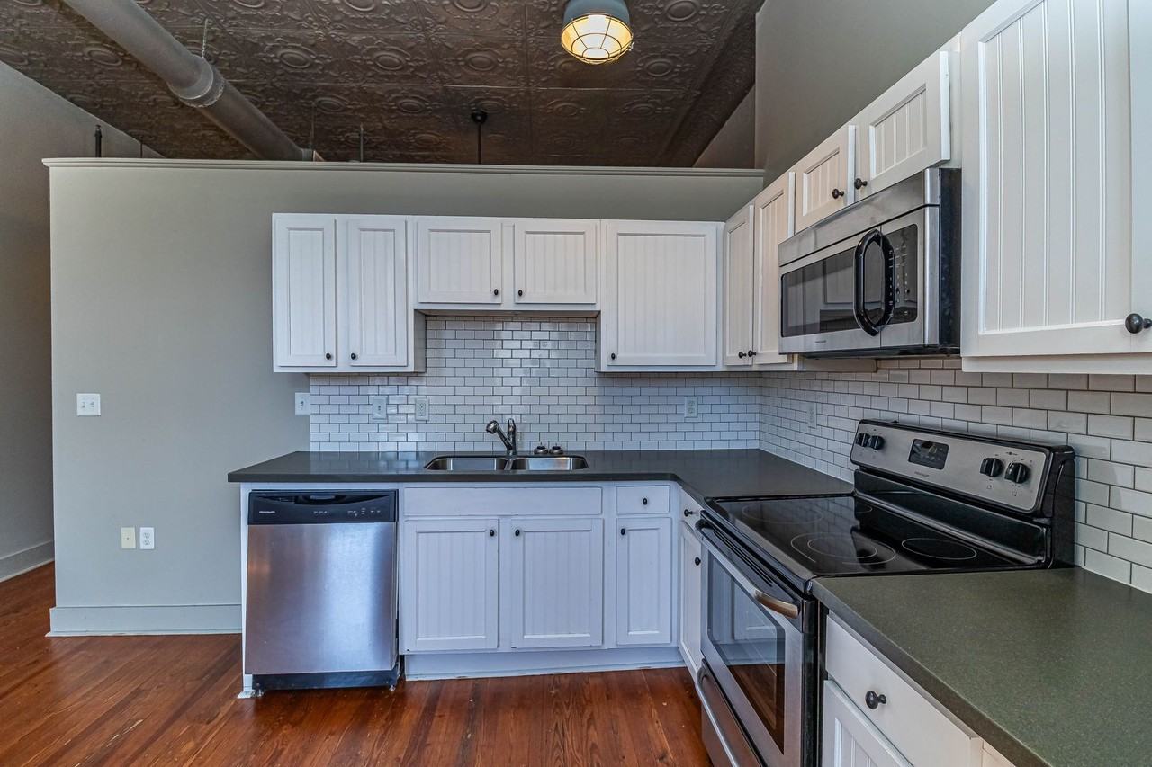 215 Nash St E Apt G - Photo 3 of 11