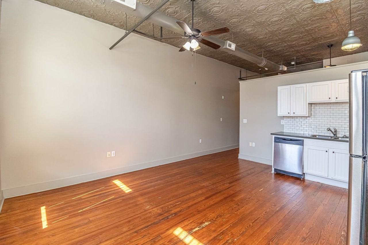 215 Nash St E Apt G - Photo 4 of 11