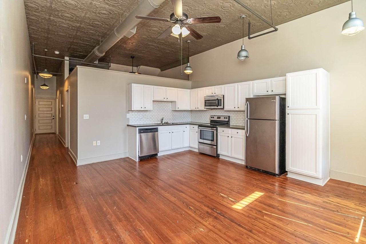 215 Nash St E Apt G - Photo 5 of 11