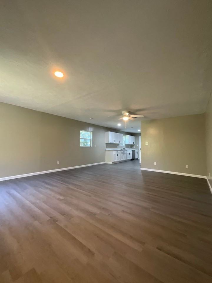 149 Lakeshore Dr - Photo 5 of 26