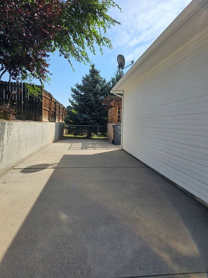 5503 Bluff Pl - Photo 3 of 36