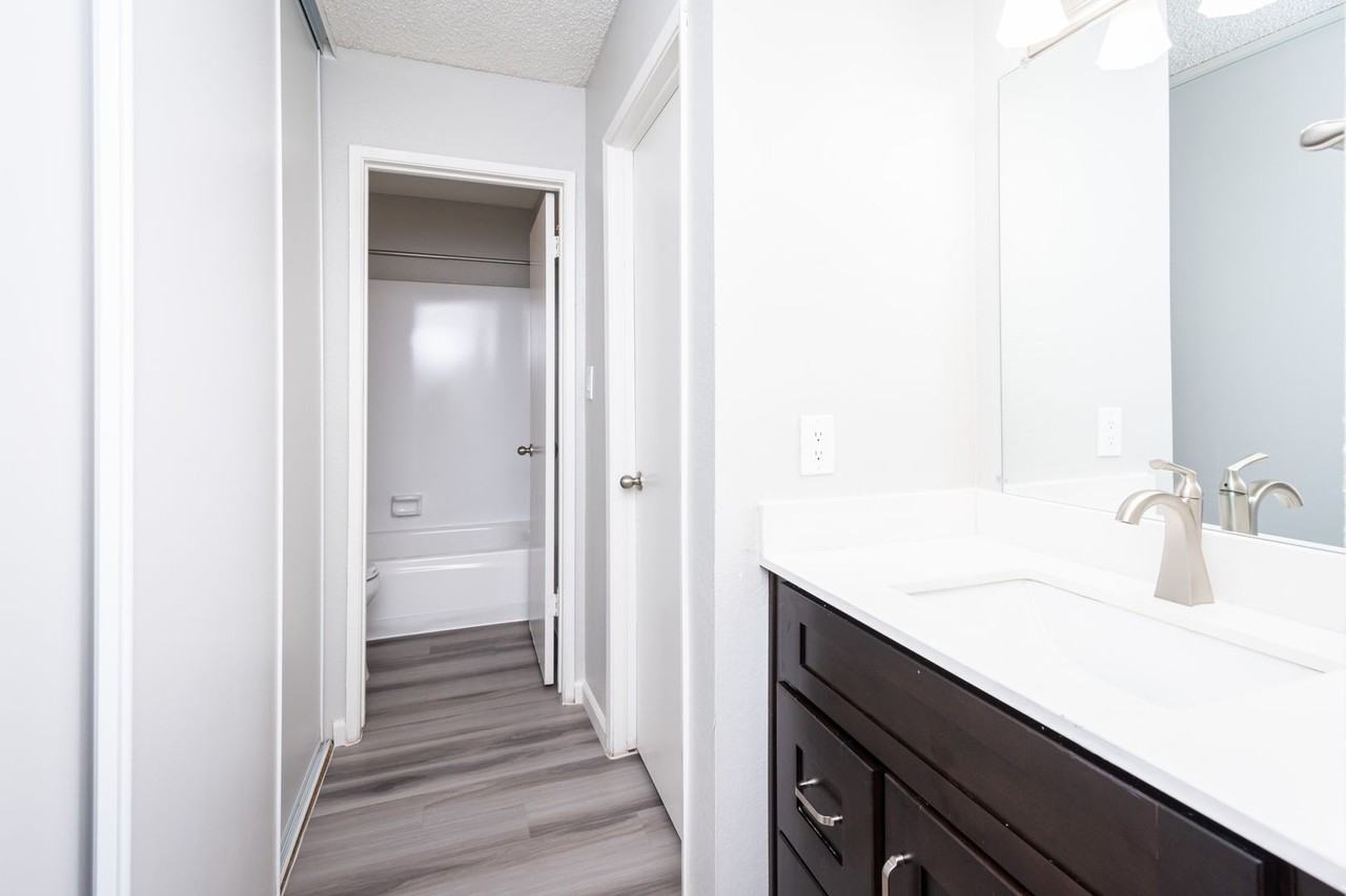 Summerfield Place - Photo 3 of 50