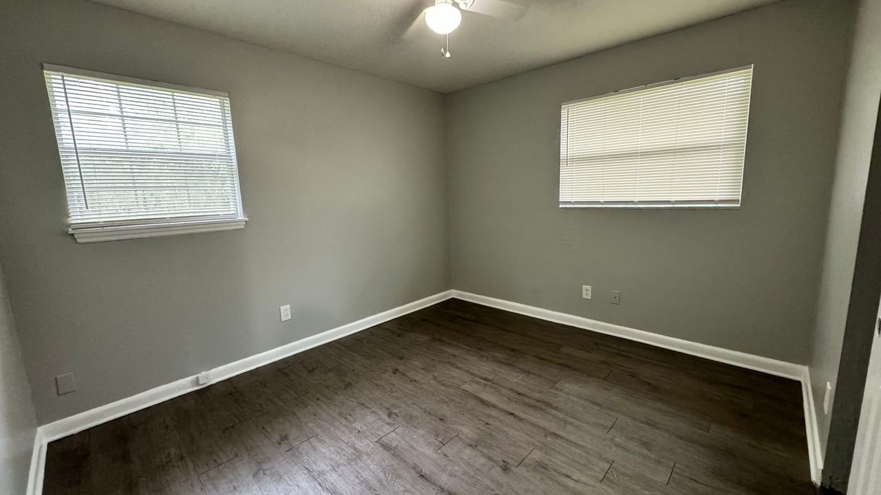 6947 Clovis Rd - Photo 5 of 13