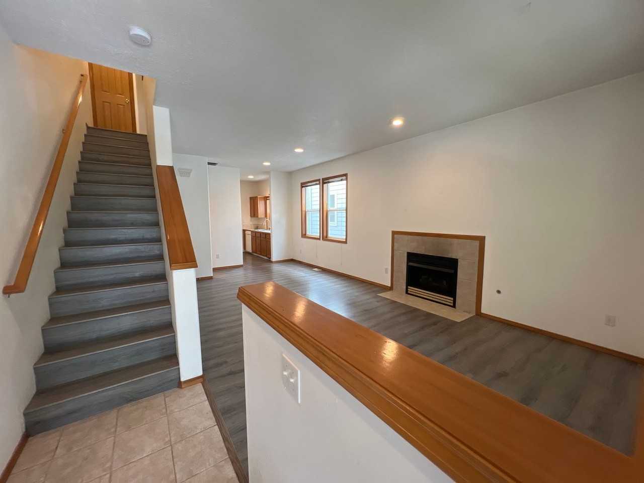 21982 Ne Chinook Way Apt B - Photo 3 of 17