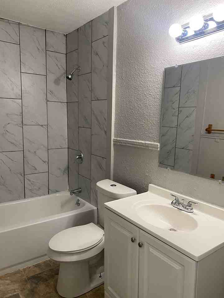 947 Poinsettia - Photo 6 of 9