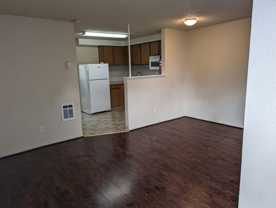 East McLoughlin Apts - Photo 1 of 1