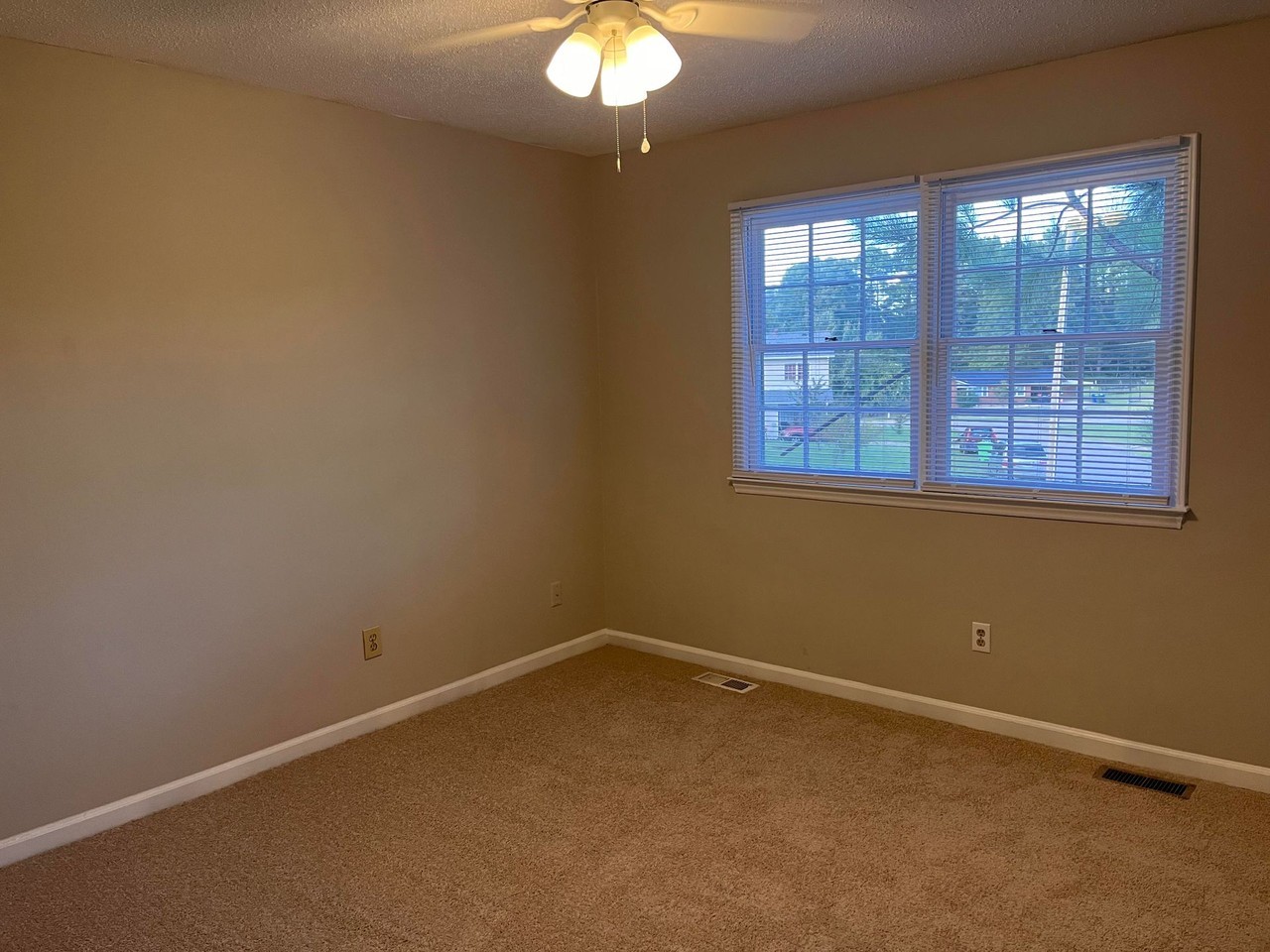 Charming 2 - Photo 3 of 12