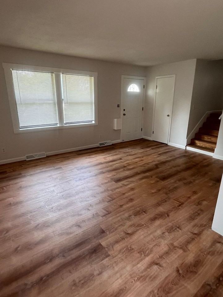 11201 Norton Ave - Photo 3 of 26