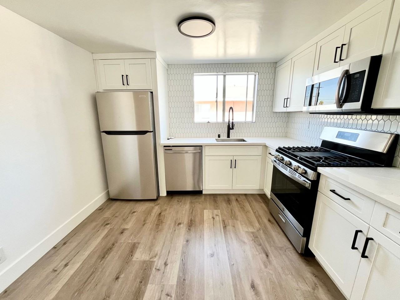 11430 Cedar Ave Apartments LLC - Photo 3 of 9