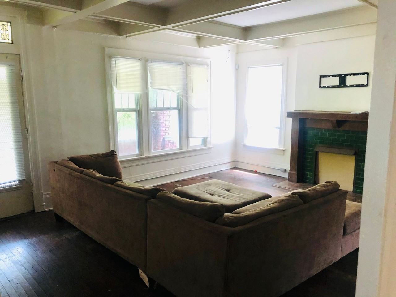 2005 Summit St - Photo 7 of 21