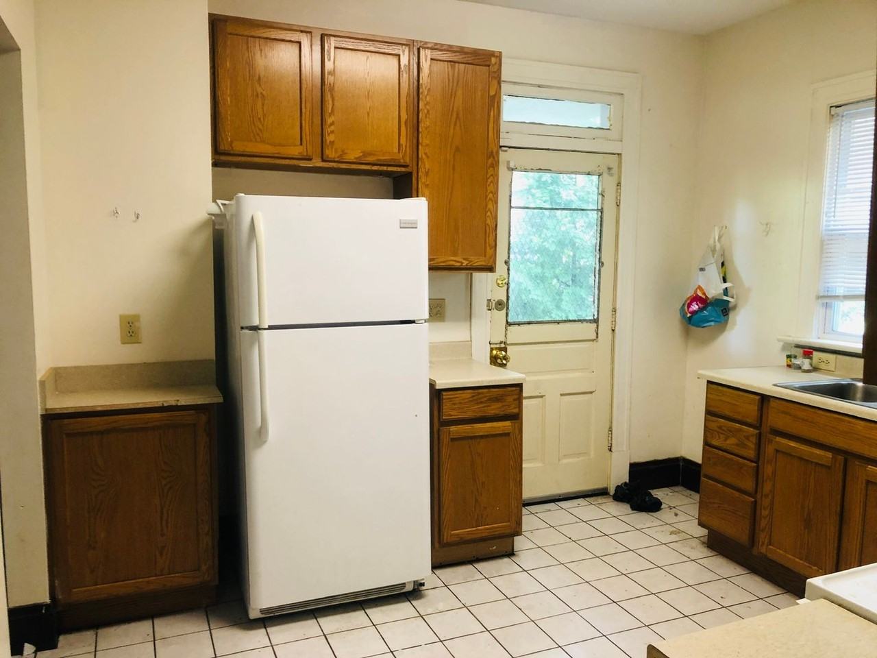 2005 Summit St - Photo 2 of 21