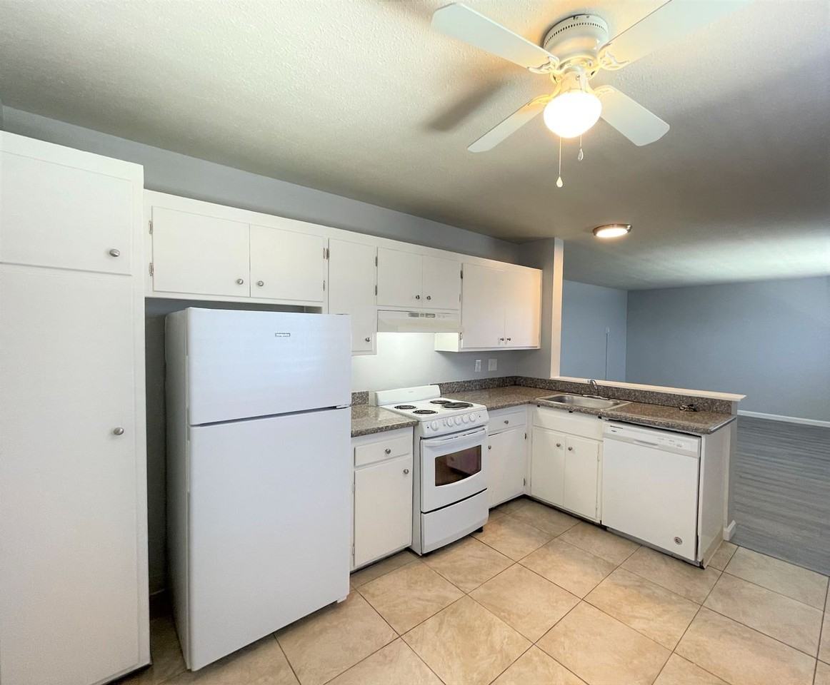 Lincoln Courtyards at 531 Glendora Avenue - Photo 6 of 16