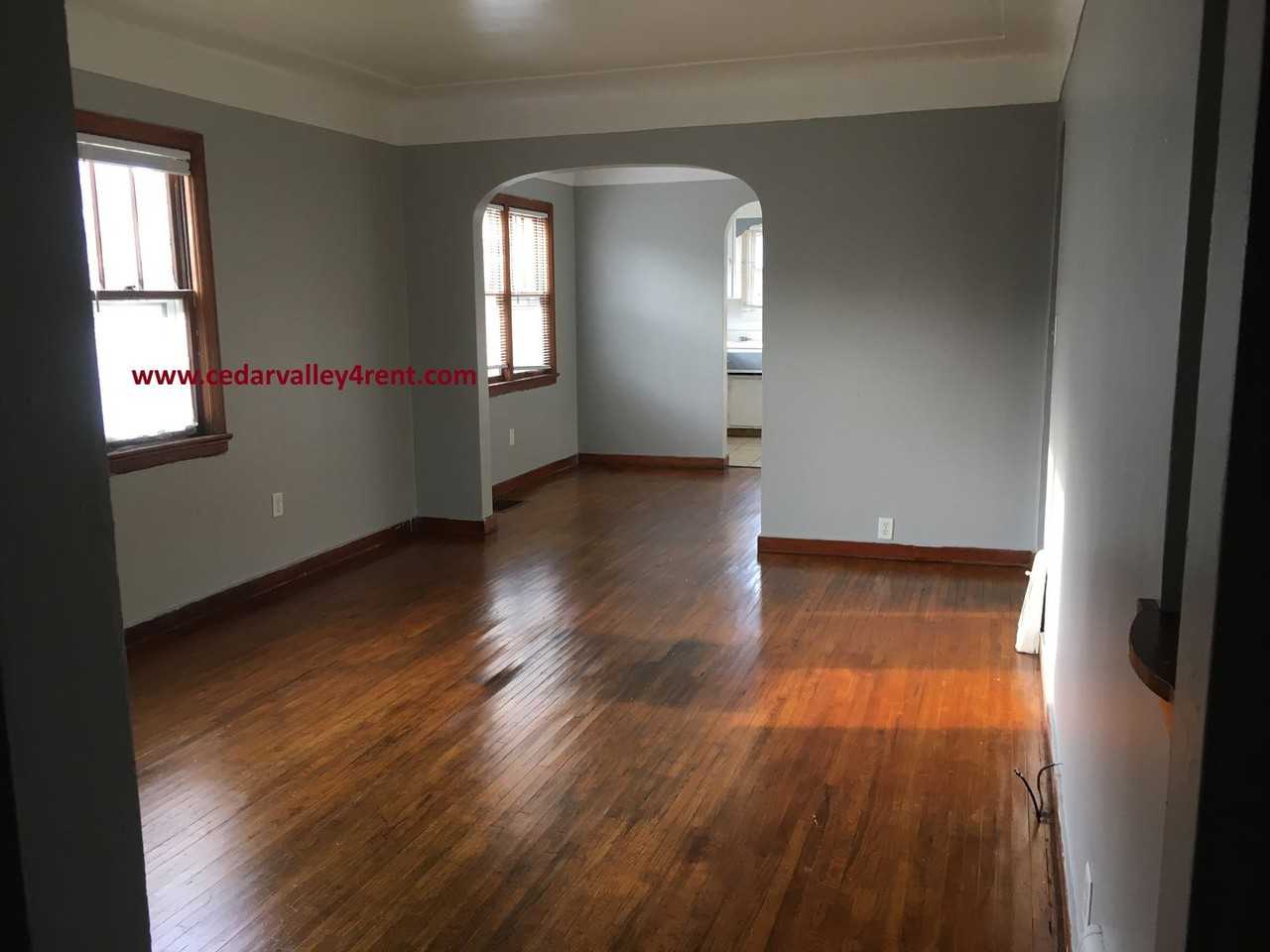 909 Newton St - Photo 2 of 5