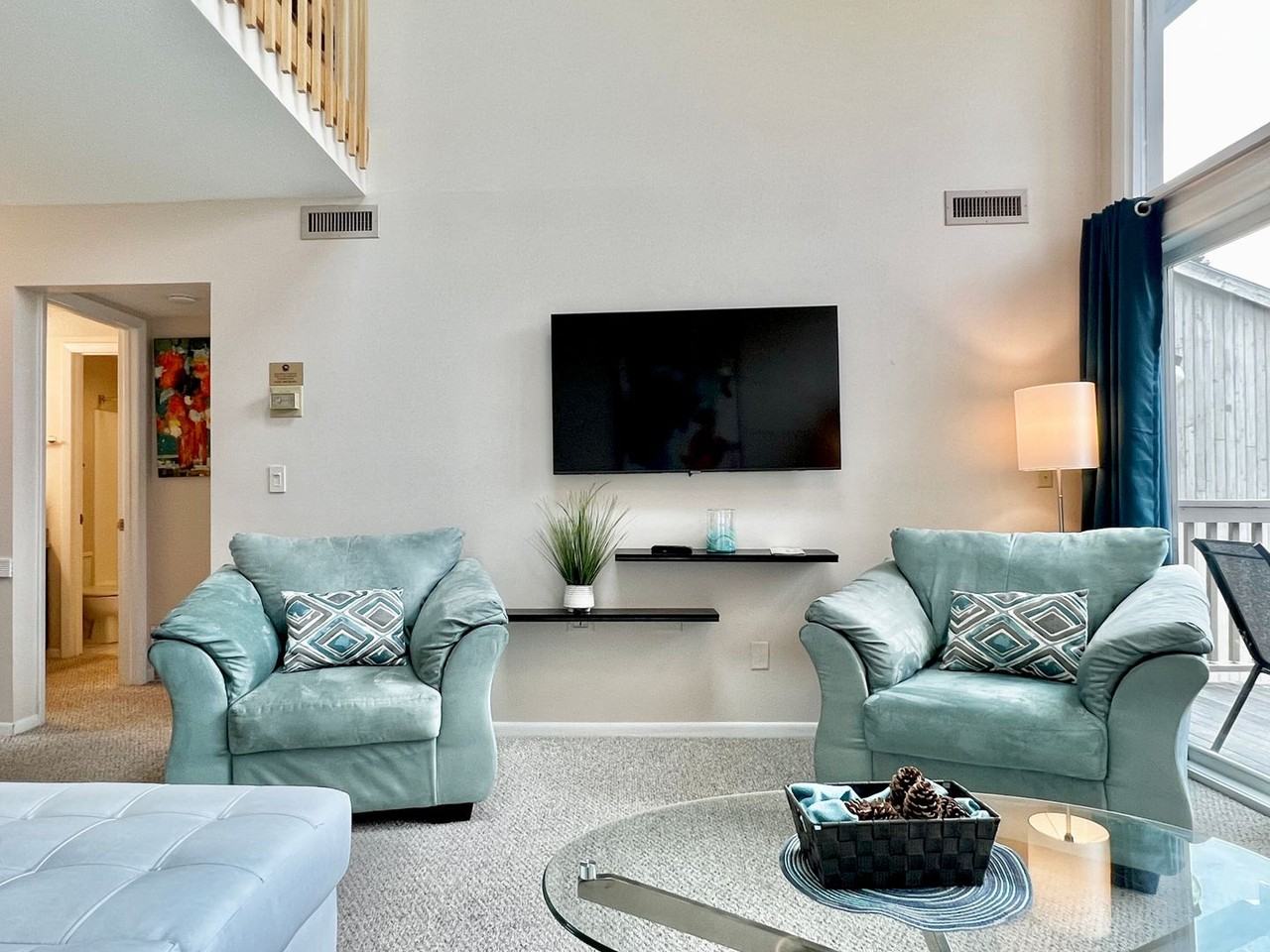 5549 Golfview Ct - Photo 3 of 33