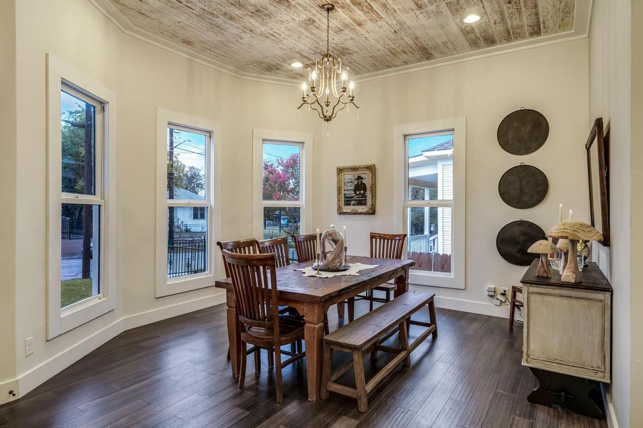 517 Burleson - Photo 5 of 29