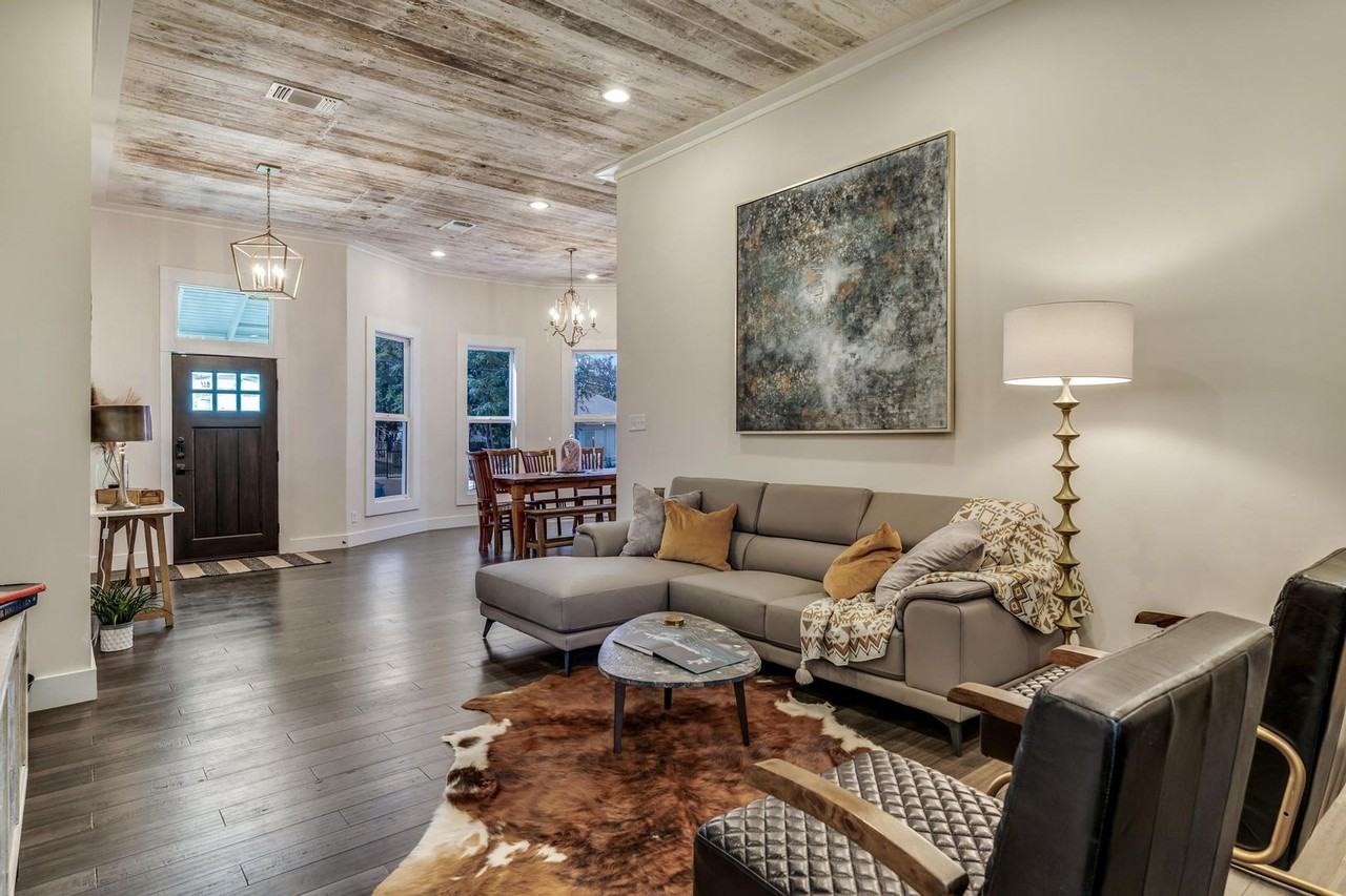 517 Burleson - Photo 7 of 29