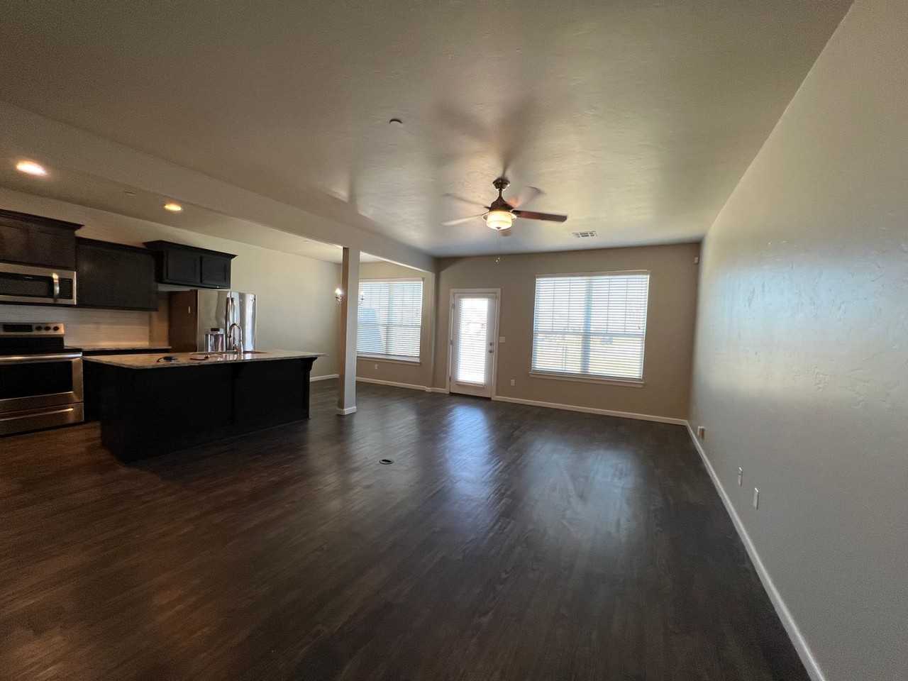 727 Sw 14th St - Photo 3 of 50