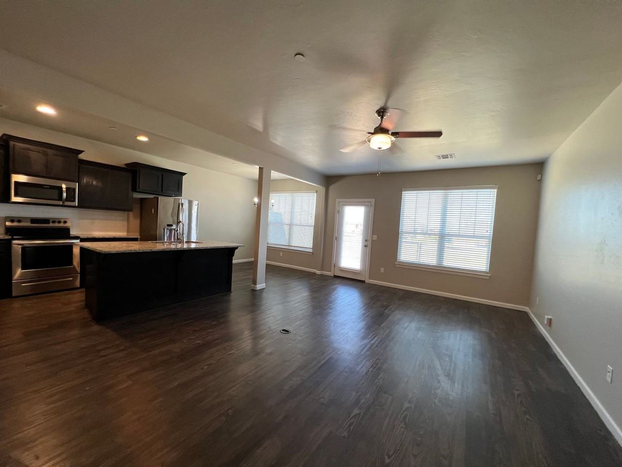 727 Sw 14th St - Photo 5 of 50