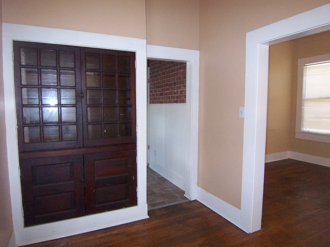 831 Chester St - Photo 3 of 3