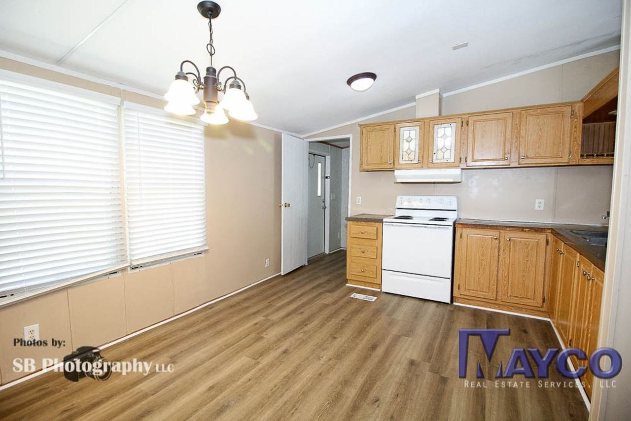 398 Richardson Rd - Photo 3 of 10