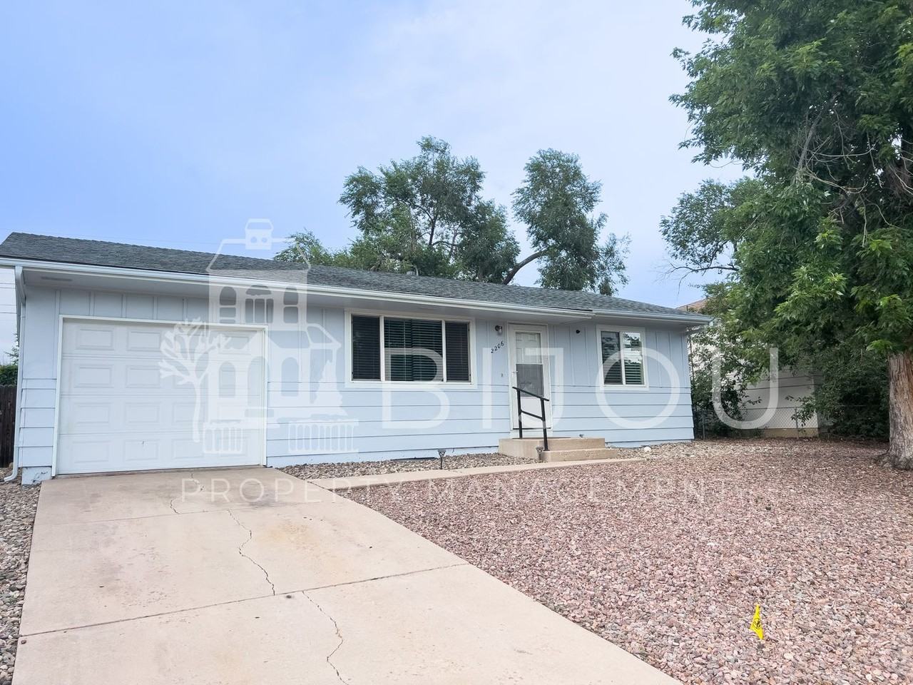 2206 E Fountain Blvd - Photo 2 of 26