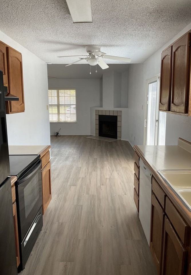 2209 Dickens Dr - Photo 3 of 16