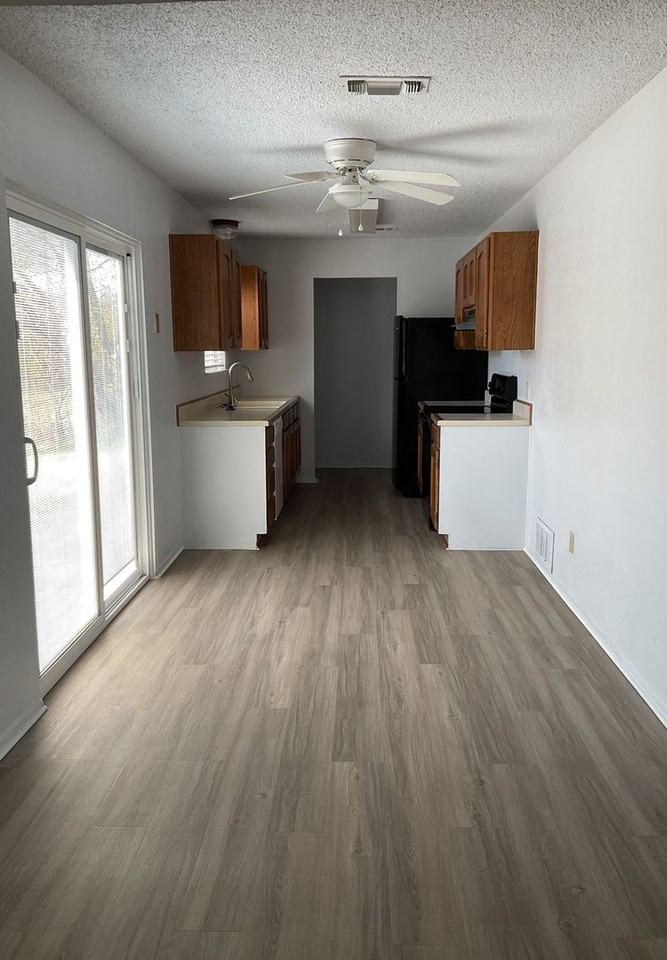 2209 Dickens Dr - Photo 4 of 16