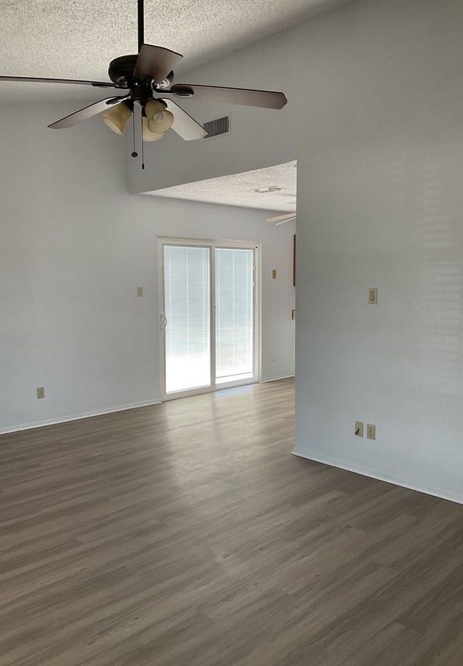 2209 Dickens Dr - Photo 5 of 16