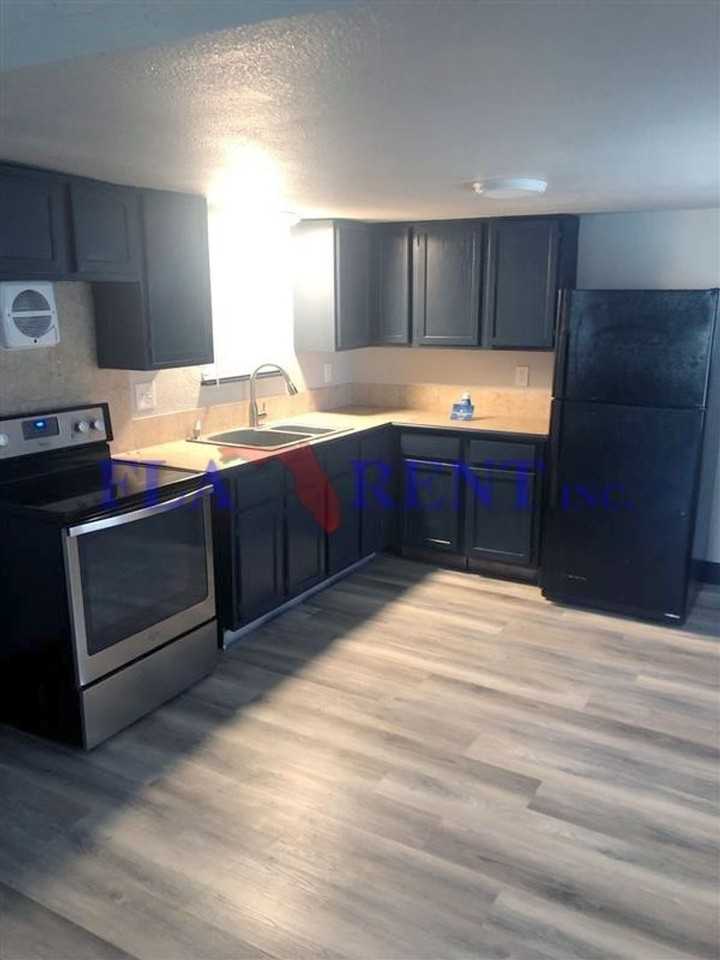 25200 Mathew St - Photo 2 of 14