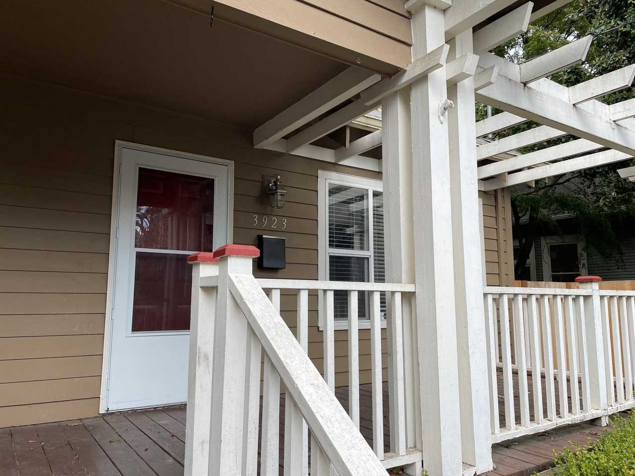 3923 N Borthwick Ave - Photo 3 of 50