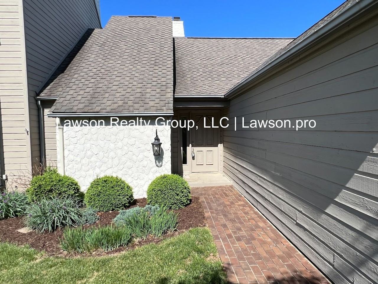 4948 Hunting Hills Cir - Photo 3 of 47