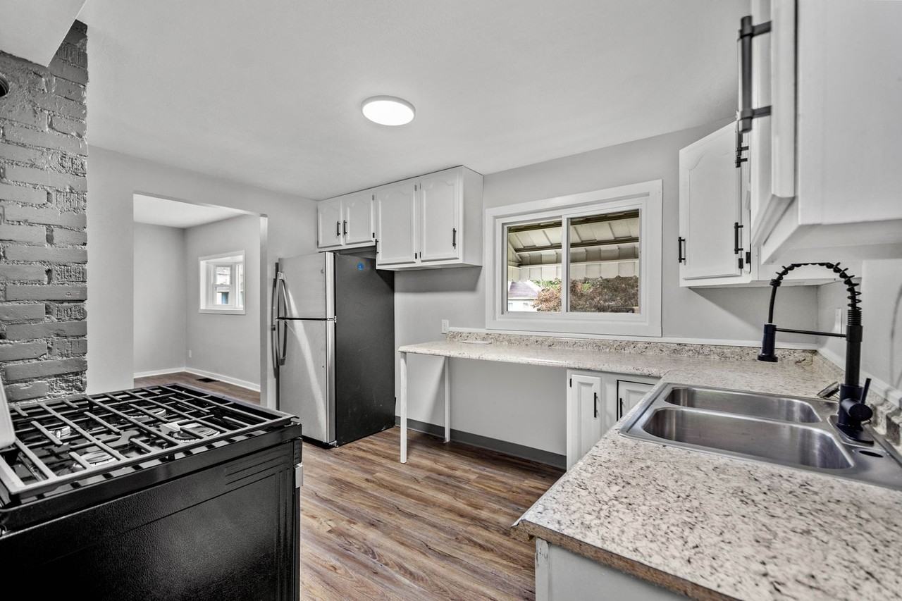 361 Vine St - Photo 6 of 22