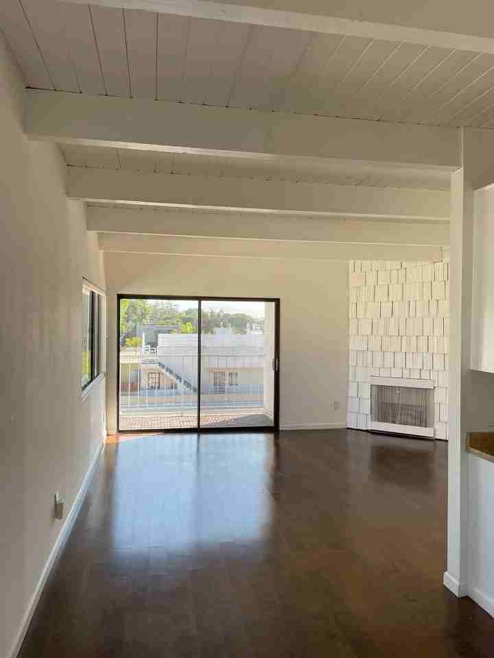 Pier Luxury Investments LLC - Photo 2 of 10