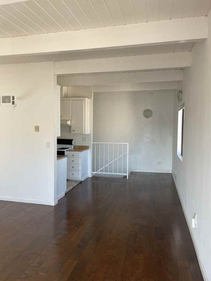 Pier Luxury Investments LLC - Photo 3 of 10