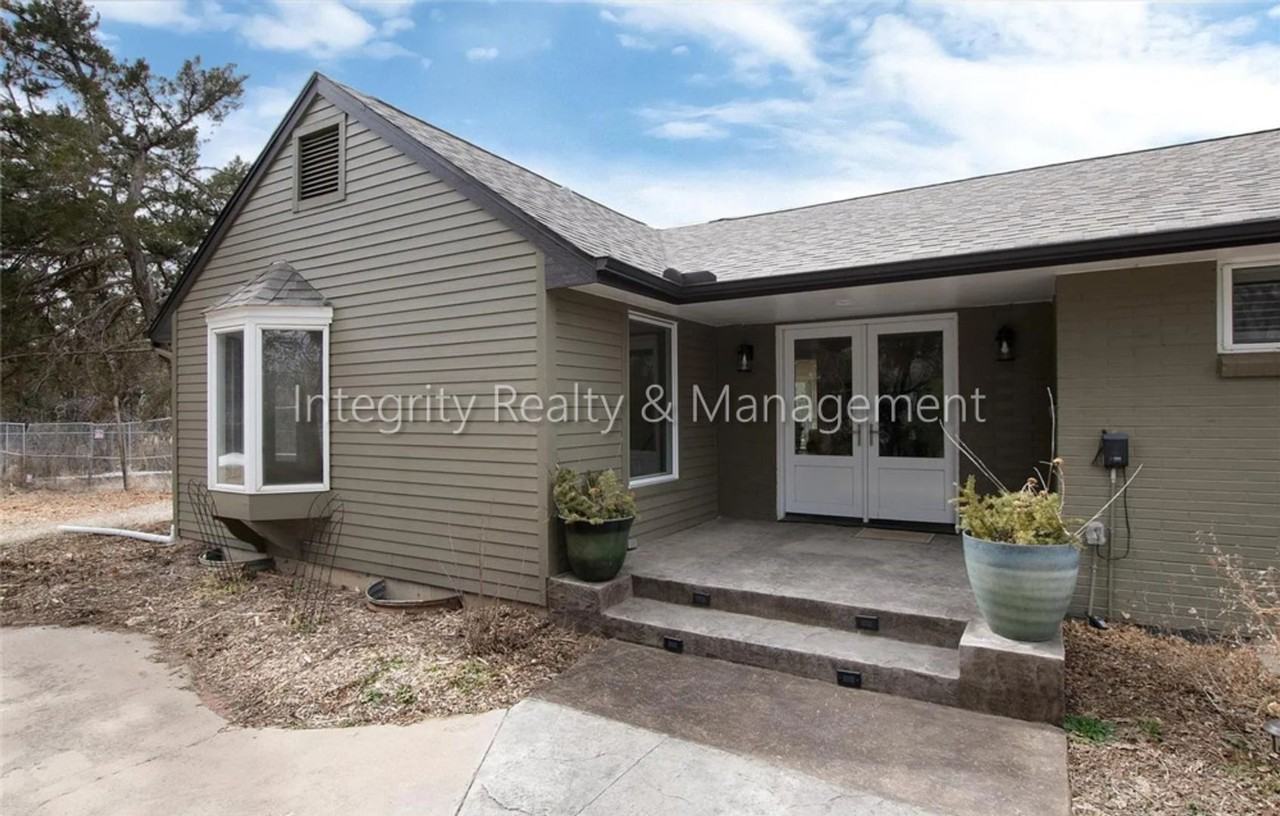 7247 S Windermere St - Photo 2 of 50