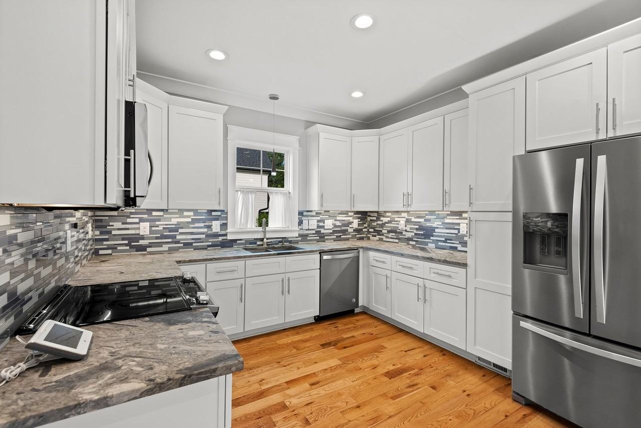 1119 Liberty Street - Photo 5 of 31