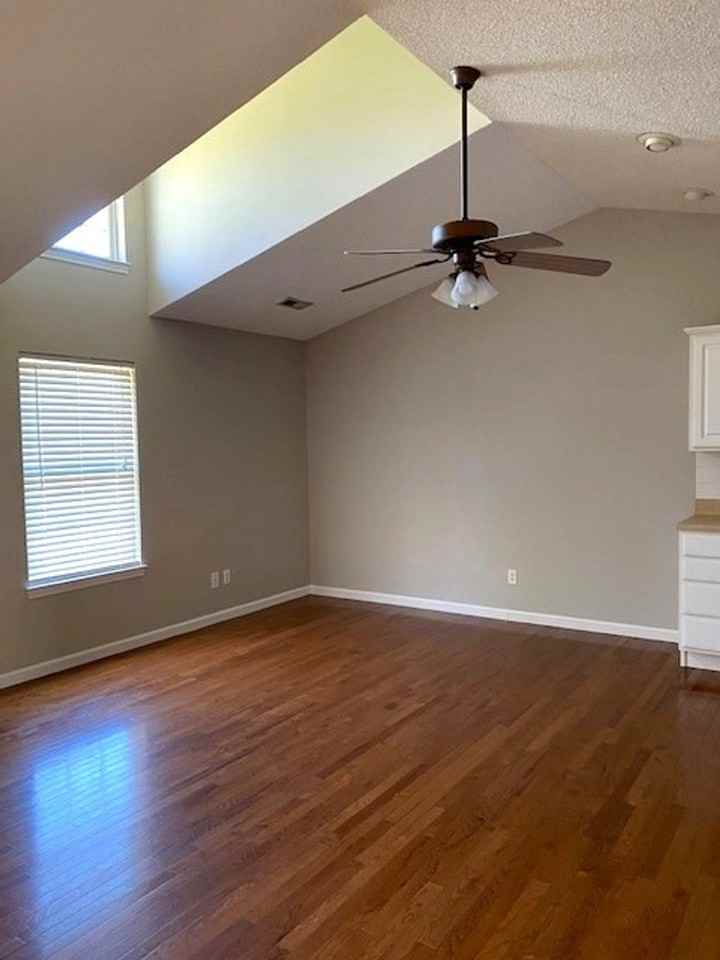 Maple Ridge - Photo 4 of 8