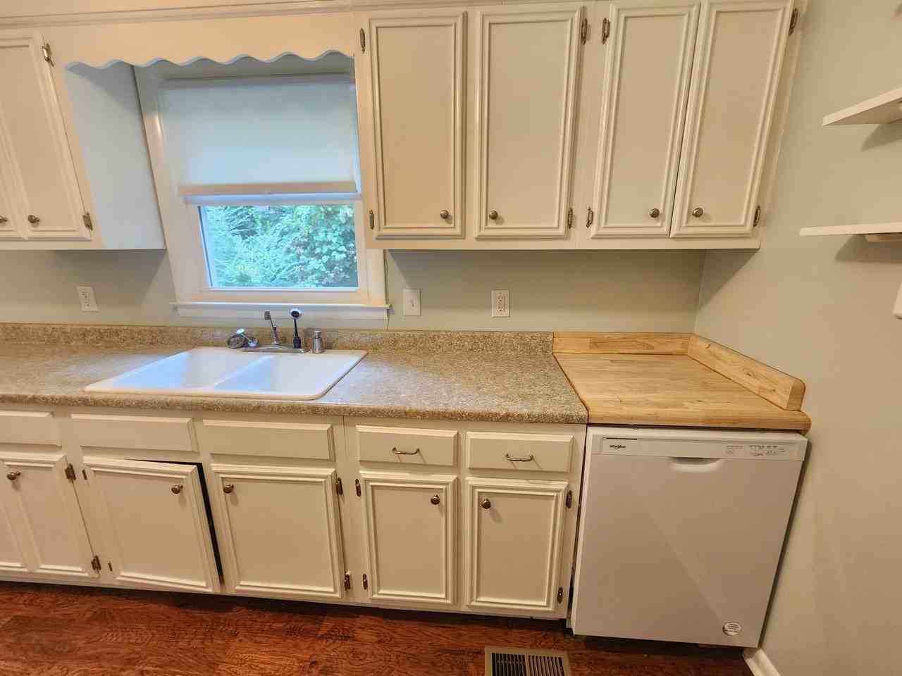 105 Louisa St - Photo 6 of 16