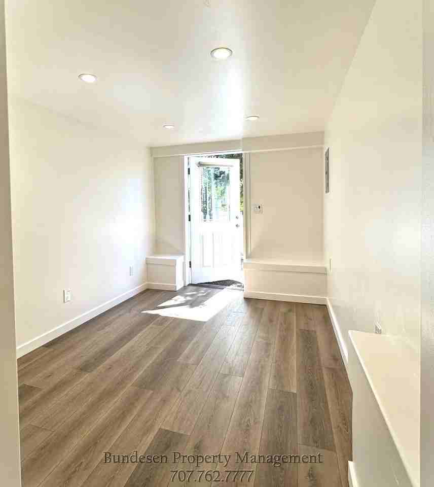 134 Howard St - Photo 3 of 14