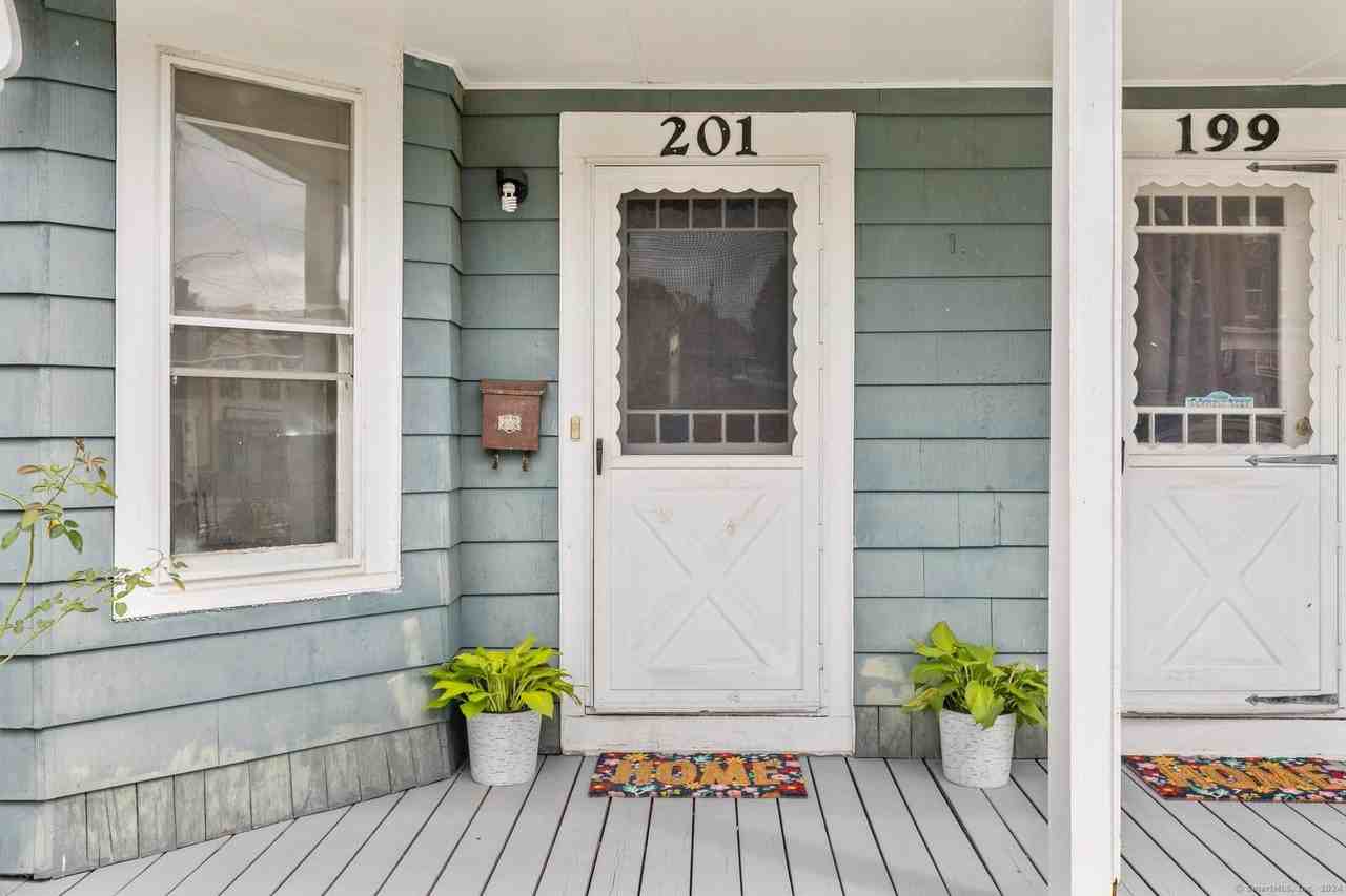 201 Elizabeth St - Photo 3 of 24