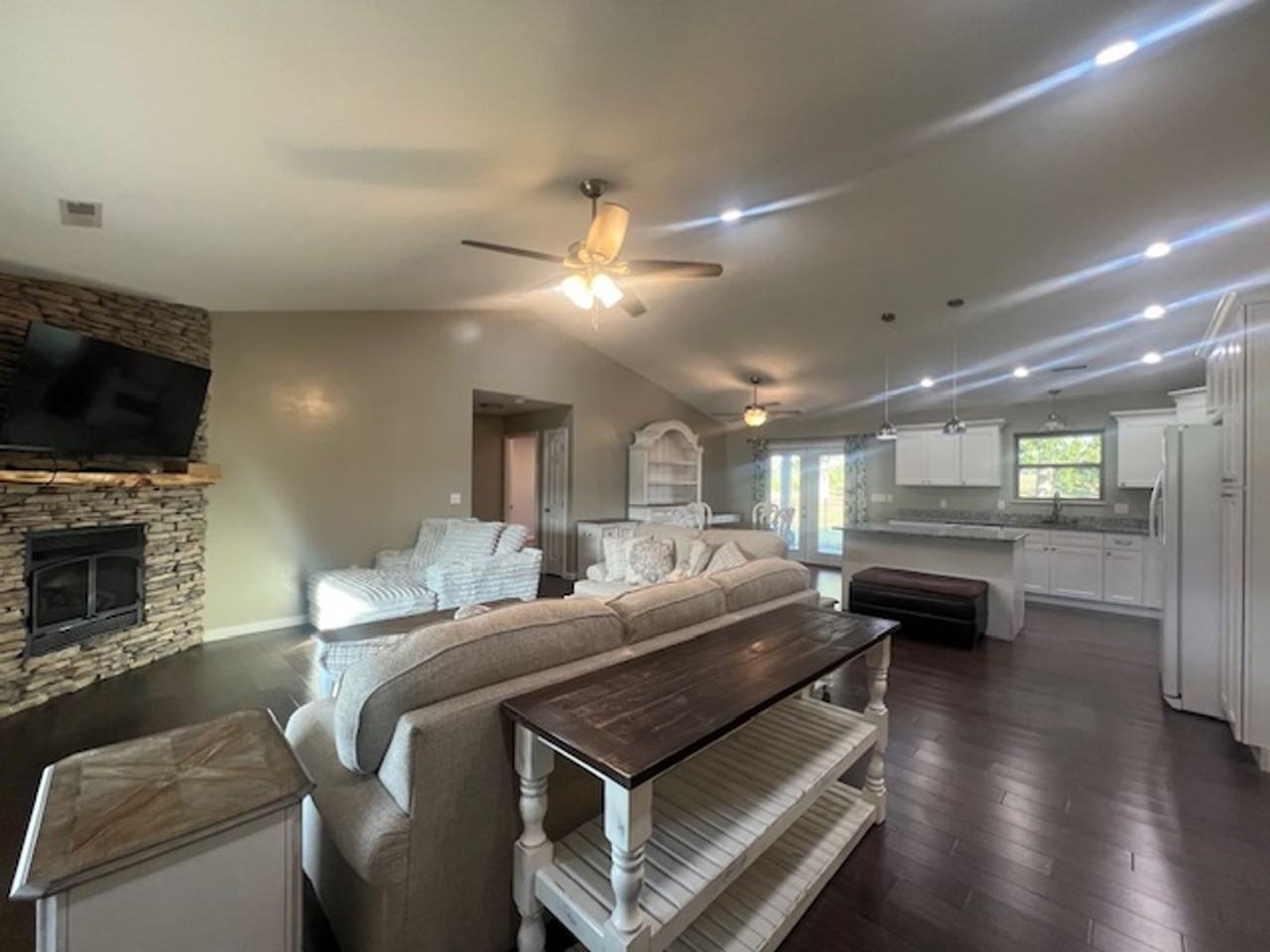 3215 Sybill Lee Ln - Photo 2 of 10