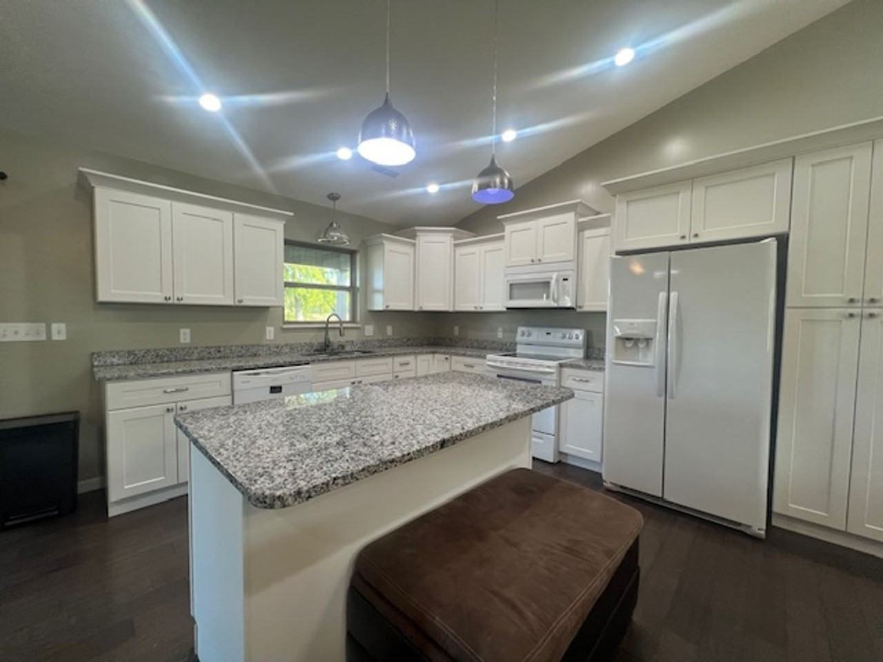 3215 Sybill Lee Ln - Photo 3 of 10