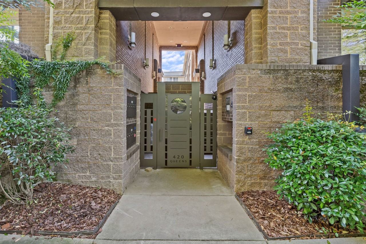 420 Queens Rd #7 - Photo 4 of 46