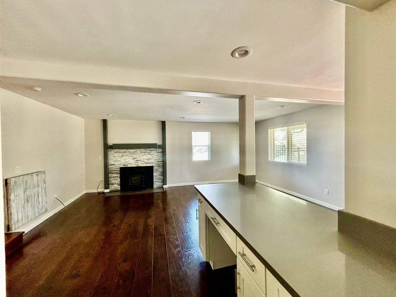 2015 W Samuel St - Photo 3 of 23