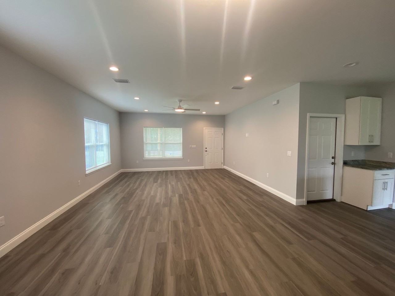 2936 Hall Ave - Photo 4 of 17